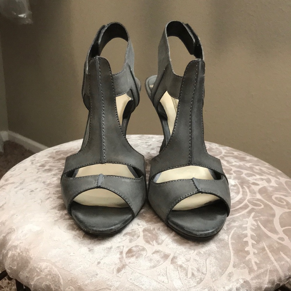 Max Studio Grey Leather Heals